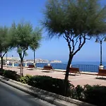아파트 Splendid Apartment, Steps Away From The Sea 슬리에마