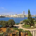 Splendid Apartment, Steps Away From The Sea 아파트 *