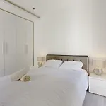 Splendid Apartment, Steps Away From The Sea * 슬리에마