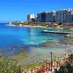 아파트 Splendid Apartment, Steps Away From The Sea 슬리에마