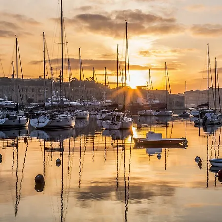 Splendid Apartment, Steps Away From The Sea Appartamento Sliema