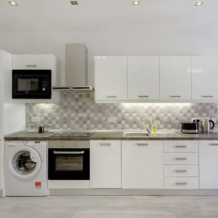 Splendid Apartment, Steps Away From The Sea * Sliema