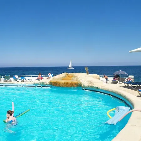 Splendid Apartment, Steps Away From The Sea *