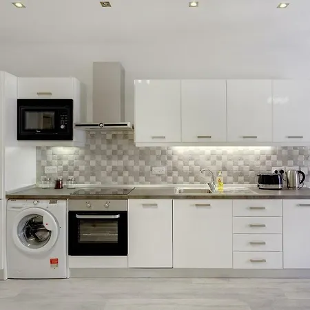 Splendid Apartment, Steps Away From The Sea 아파트 슬리에마