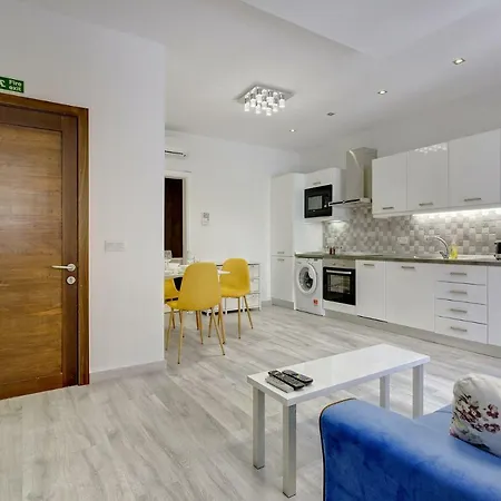 Splendid Apartment, Steps Away From The Sea 슬리에마