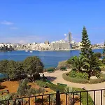 Splendid Apartment, Steps Away From The Sea *