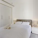 Splendid Apartment, Steps Away From The Sea Apartment *