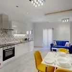 Splendid Apartment, Steps Away From The Sea Apartment