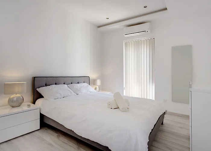 Splendid Apartment, Steps Away From The Sea 슬리에마