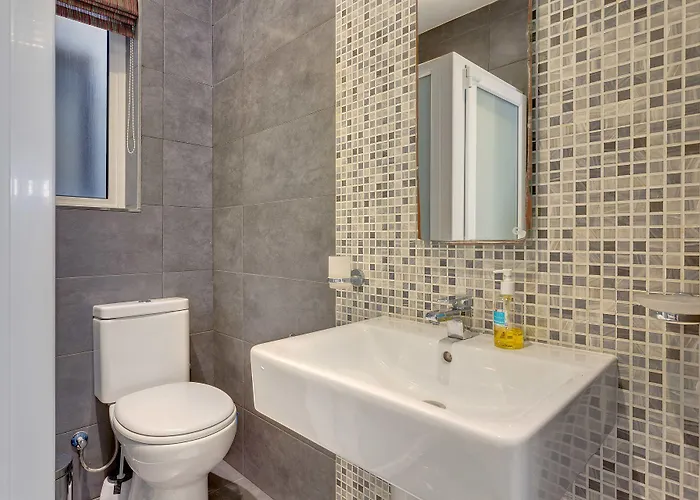 Splendid Apartment, Steps Away From The Sea