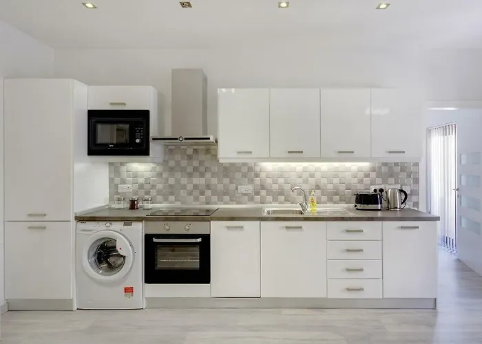 Splendid Apartment, Steps Away From The Sea 아파트 슬리에마